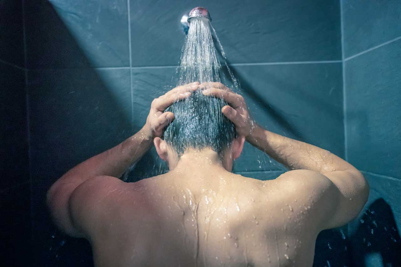 Duschen am Morgen hilft gegen Müdigkeit.