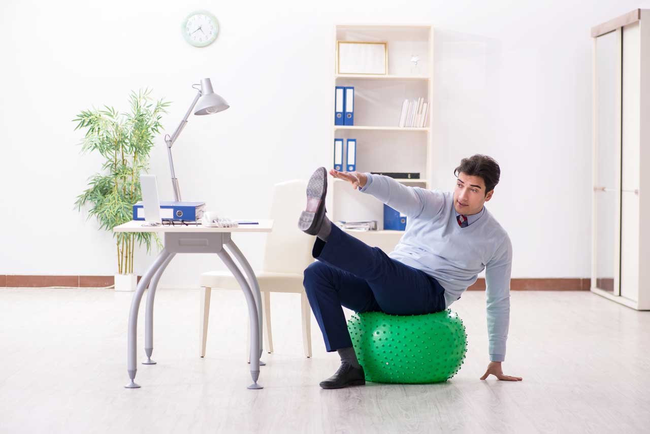 Sport und Bewegung hilft gegen Müdigkeit im Büro.