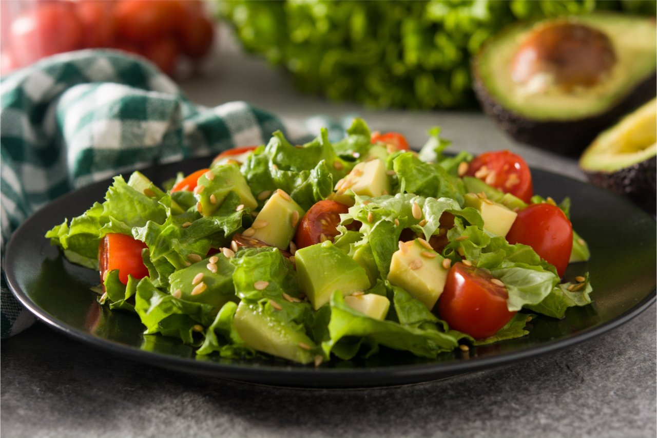 Avocado Tomate ist ein einfaches Blitzrezept zum Abnehmen.