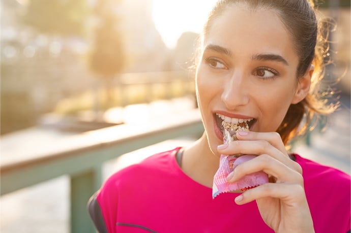  Auch durch eine Ernährung mit vielen kleinen Snacks, ist es nicht unmöglich abzunehmen. Es kann auch einfacherer sein, solang man auf seine Ernährung achtet. Shutterstock.com / Rido