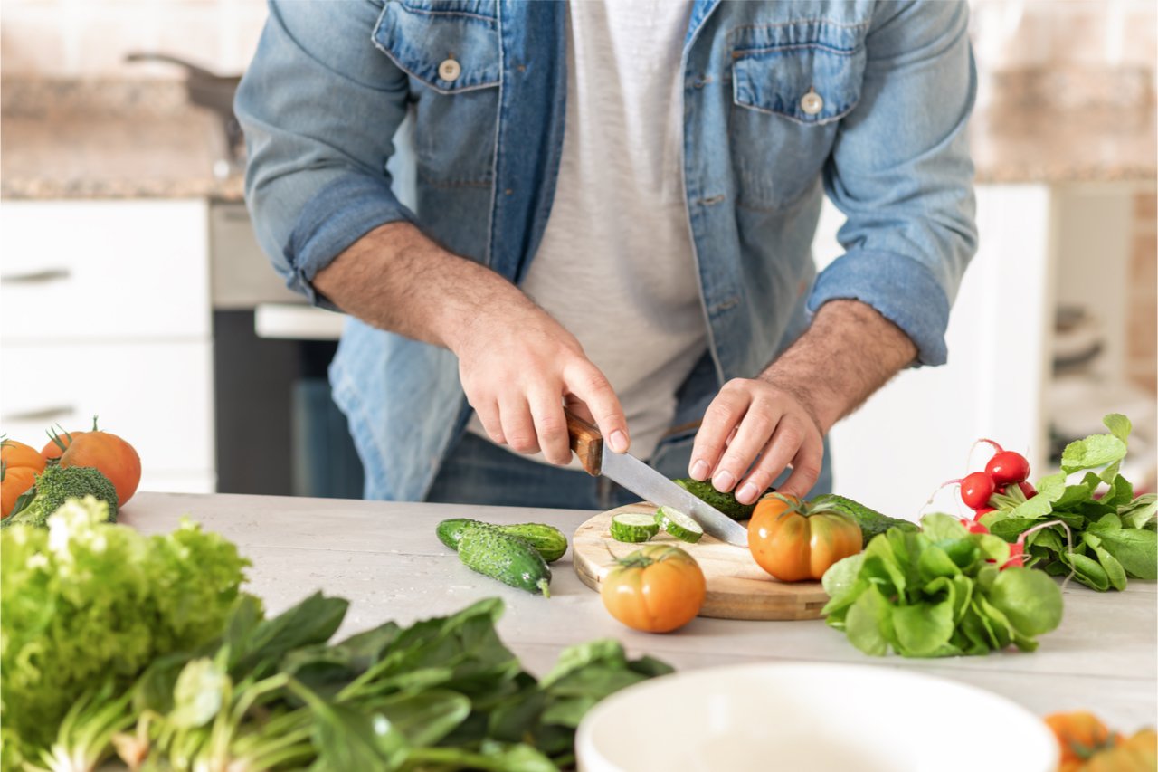 Mit selbstgekochten Mahlzeiten kannst du mehr auf die Inhaltsstoffen achten. KucherAV / Shutterstock